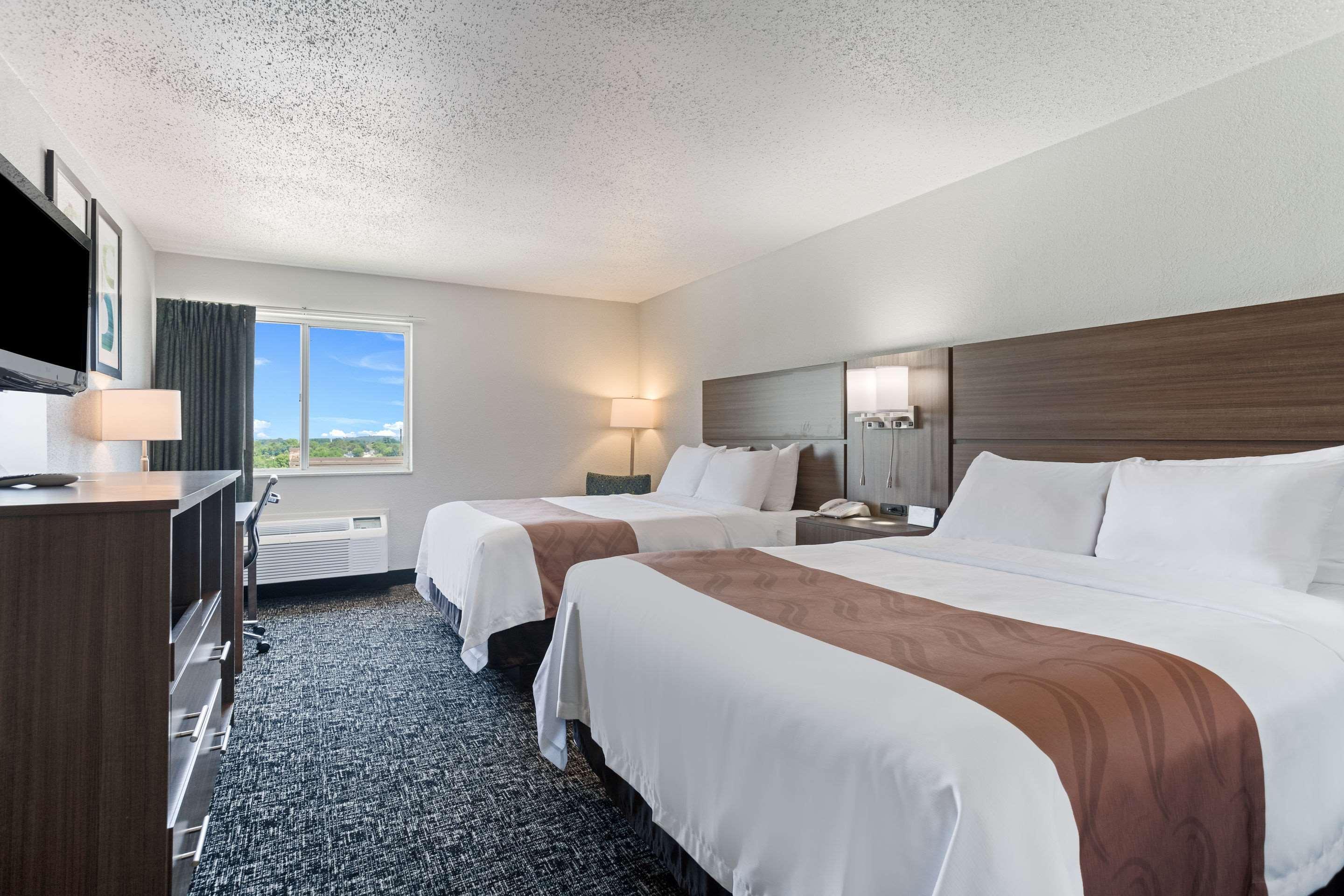 Quality Inn & Suites Ferdinand Ngoại thất bức ảnh
