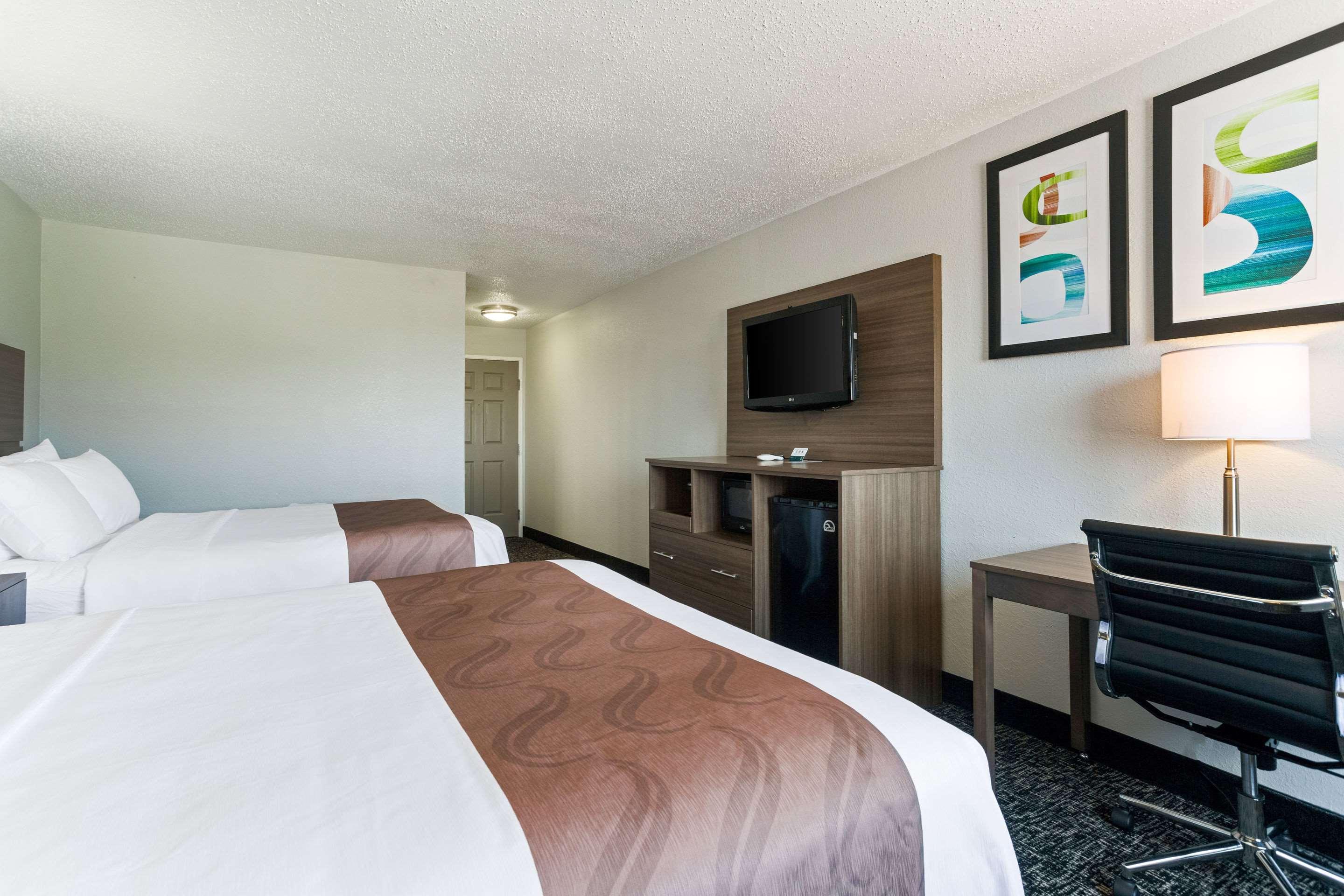 Quality Inn & Suites Ferdinand Ngoại thất bức ảnh